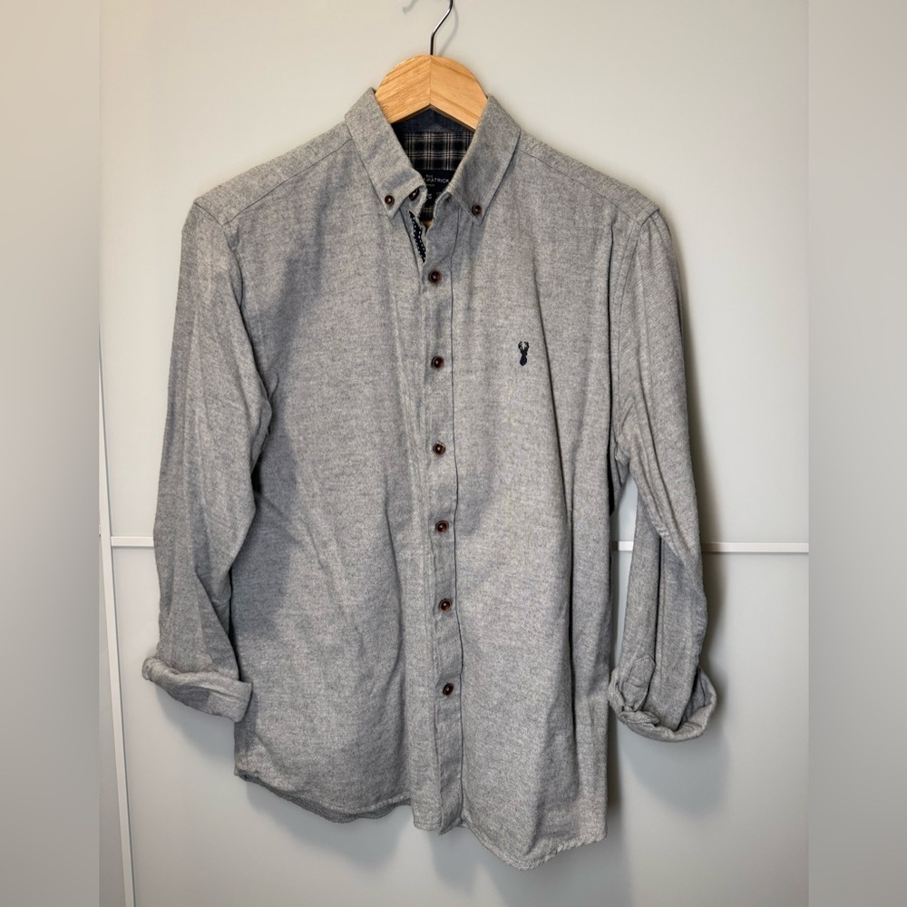 Men's Light Gray Button-Down Casual Shirt